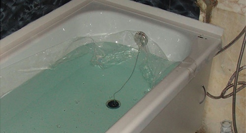 Установкой акрилового вкладыша | Камешково